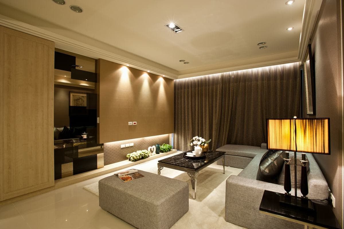 交錯層次形塑簡約住宅