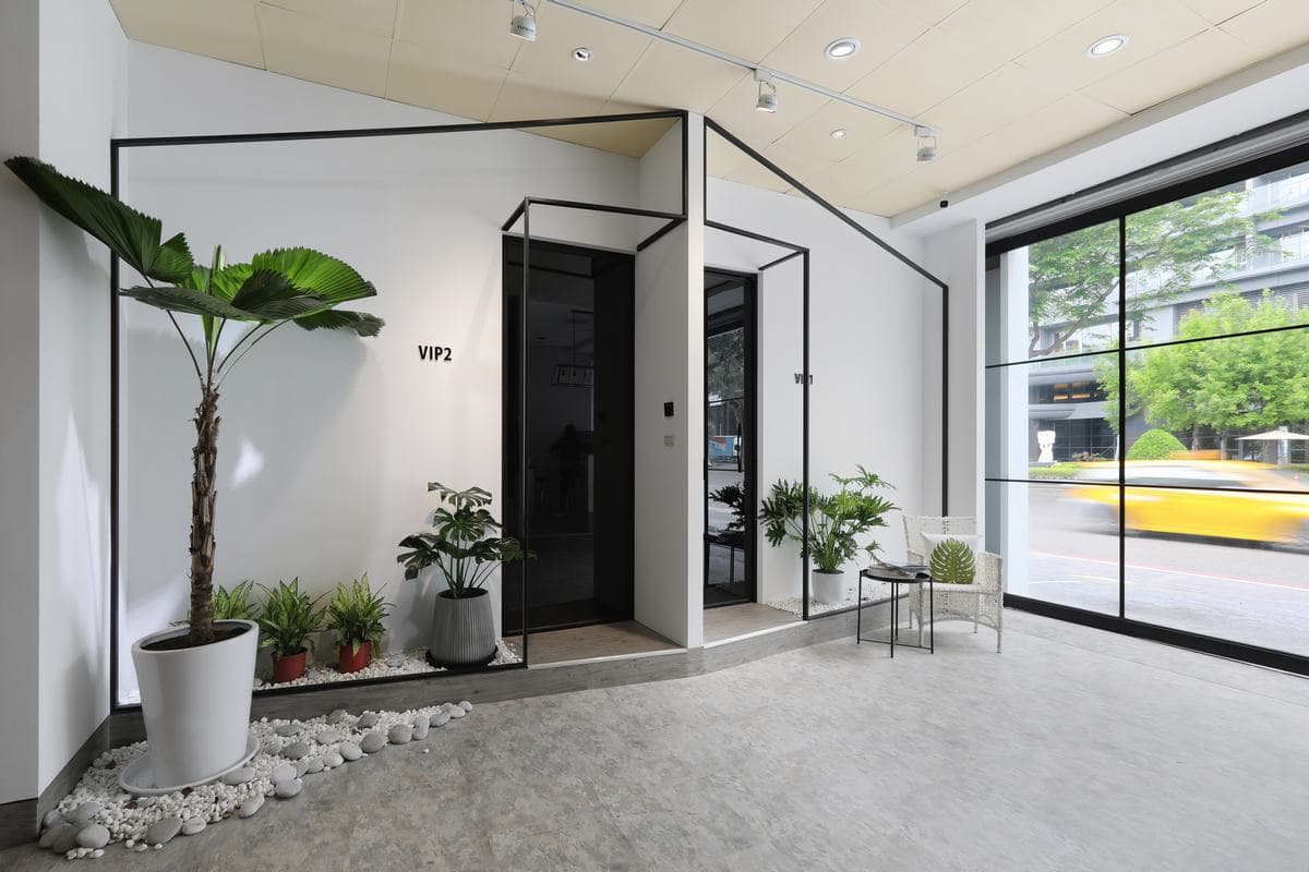 汽車開進沙龍店？！森林小屋獨享包廂